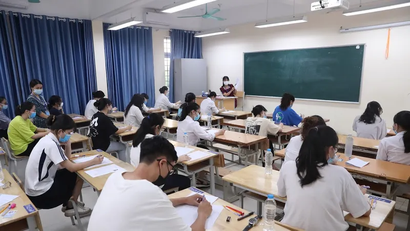 Năm học 2021-2022 phải tiếp tục ứng phó với dịch Covid-19. ẢNH: VIẾT CHUNG