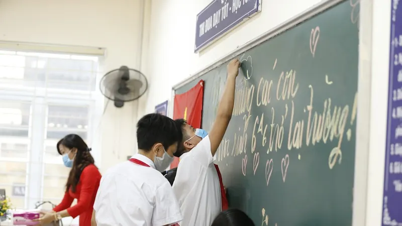 Học sinh cả nước chuẩn bị bước vào năm học mới. ẢNH: QUANG PHÚC