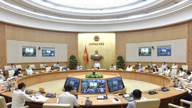 Chính phủ thường xuyên đôn đốc, chỉ đạo công tác phòng, chống dịch. Ảnh: VIẾT CHUNG