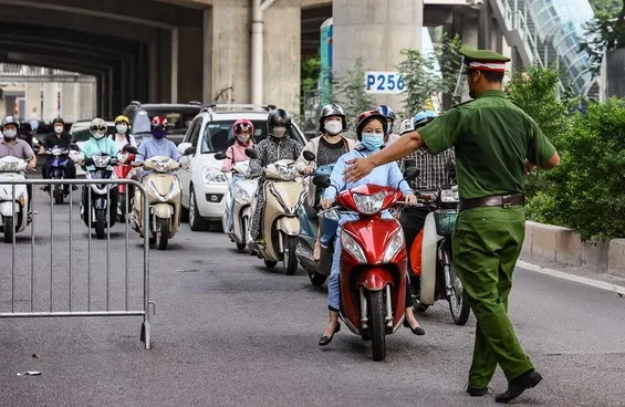 Thủ tướng yêu cầu Hà Nội điều chỉnh bất cập trong việc cấp giấy đi đường