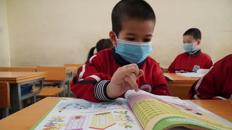 Học sinh ở nhiều nơi có dịch vẫn chưa được trở lại trường. Ảnh: VIẾT CHUNG