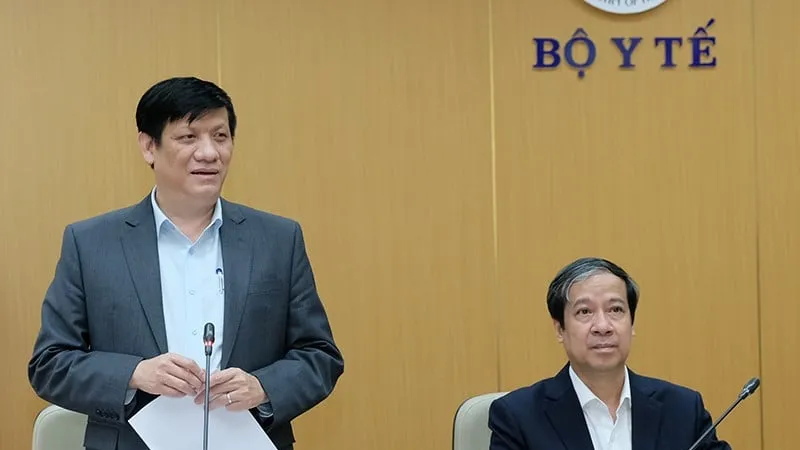 Bộ trưởng Bộ Y tế Nguyễn Thanh Long phát biểu tại cuộc họp