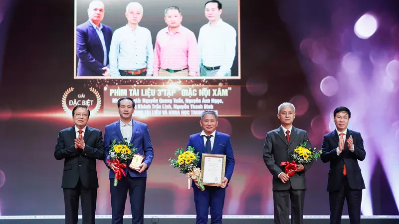 Các nhà báo cách mạng như những chiến sĩ tiên phong trên mặt trận đấu tranh phòng chống tham nhũng 