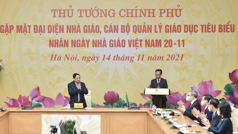 Thủ tướng Chính phủ gặp mặt đại diện nhà giáo, cán bộ quản lý giáo dục tiêu biểu. Ảnh: VIẾT CHUNG