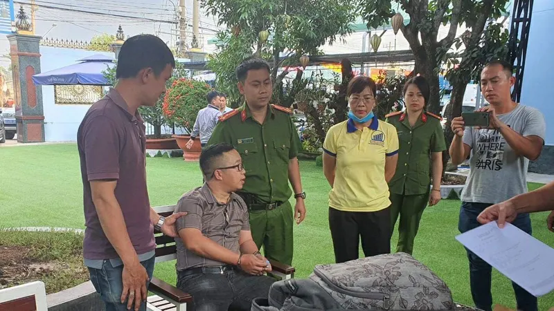 Công an tỉnh Bình Dương bắt quả tang Đàm Phương Nam là phóng viên Tạp chí điện tử Môi trường và Đô thị về hành vi nhận 70 triệu đồng của 1 doanh nghiệp trên địa bàn tỉnh Bình Dương 