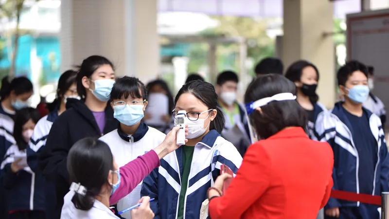 Nhiều giáo viên bị ảnh hưởng do dịch Covid-19. Ảnh: QUANG PHÚC