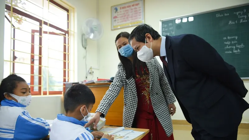 Học sinh đến trường học một buổi hay bán trú về mặt phòng dịch là không khác nhau nhiều