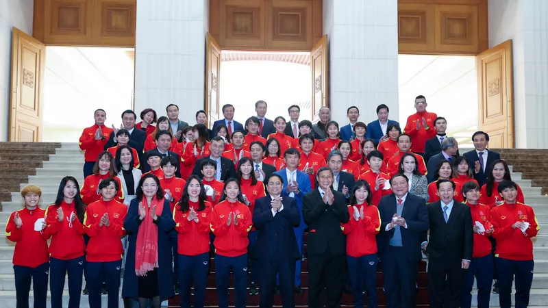 Thủ tướng Phạm Minh Chính gặp mặt và khen thưởng những “cô gái kim cương”
