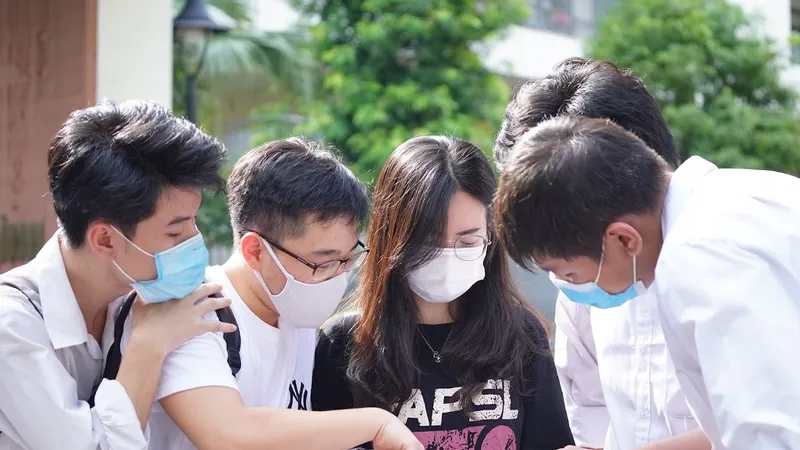 Đẩy mạnh tuyên truyền tác hại của tem giấy, bùa lưỡi, cỏ Mỹ, bóng cười... trong học sinh, sinh viên