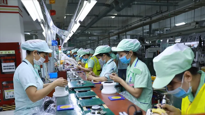 Từ ngày 1-7-2022: Lương tối thiểu của người lao động tính theo tháng và theo giờ