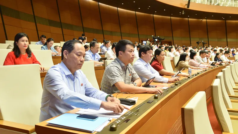 Đại biểu Quốc hội bấm nút thông qua dự án luật chiều 15-6. Ảnh: QUANG PHÚC
