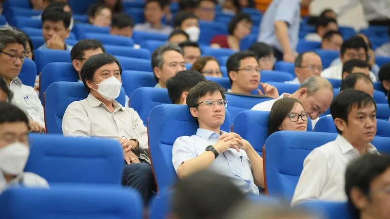 Đông đảo các đại biểu dự hội nghị tự chủ đại học