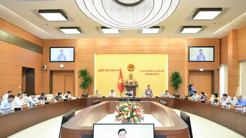 Toàn cảnh phiên họp sáng 15-9: ẢNH: VIẾT CHUNG