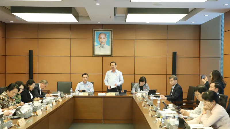 Đoàn ĐBQH TPHCM sáng 22-10. Ảnh: QUANG PHÚC