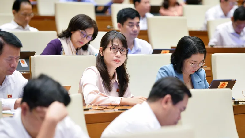 Quốc hội họp chiều 25-10. Ảnh: QUANG PHÚC