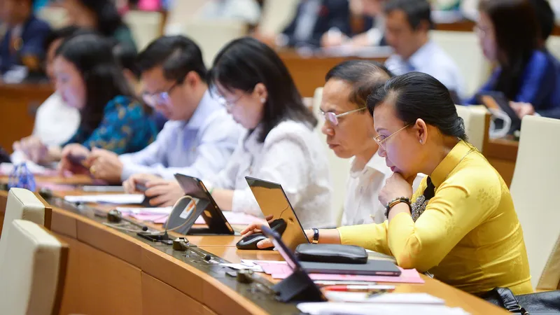 Các đại biểu dự phiên thảo luận Quốc hội ngày 28-10. Ảnh: QUANG PHÚC