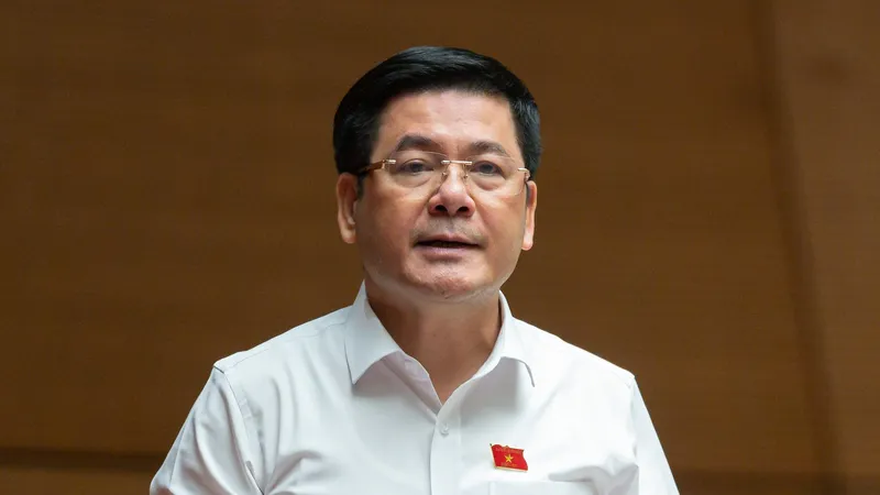 Bộ trưởng Bộ Công thương giải trình về việc thiếu xăng dầu, cho đó là bất thường