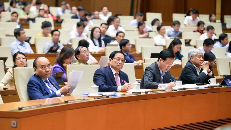 Các đồng chí lãnh đạo Đảng, Nhà nước tham dự phiên thảo luận chiều 28-10. Ảnh: VIẾT CHUNG