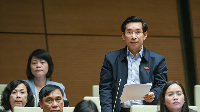 Toàn cảnh phiên họp sáng 7-11. ẢNH: QUANG PHÚC