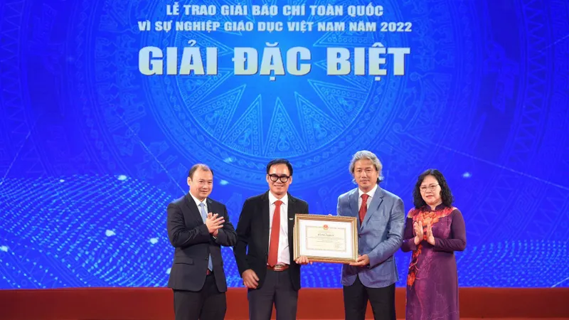  Tác phẩm “Học sinh miền Nam - Một thời để nhớ” đoạt giải đặc biệt giải báo chí về giáo dục ​