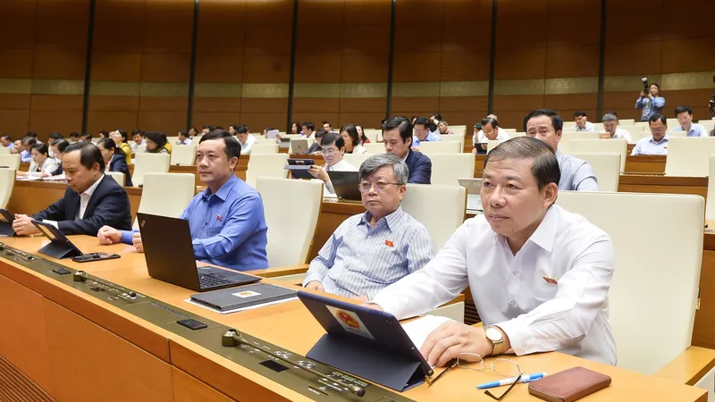 Quốc hội quyết nghị từ ngày 1-7-2023: Tăng lương cơ sở cho công chức, viên chức lên mức 1,8 triệu đồng/tháng