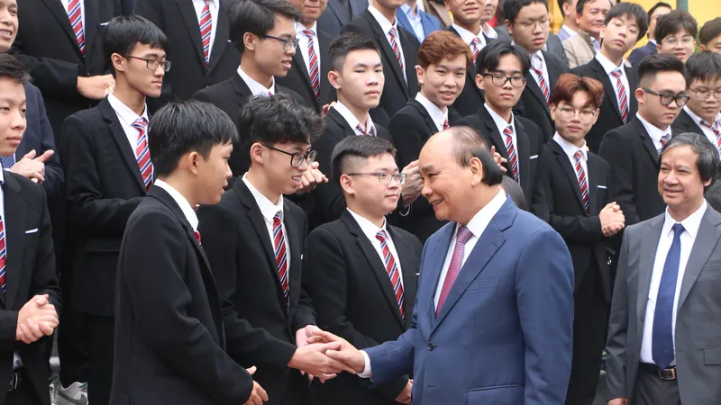 Chủ tịch nước Nguyễn Xuân Phúc gặp mặt, chúc mừng các học sinh đoạt giải Olympic, Khoa học kỹ thuật quốc tế năm 2022