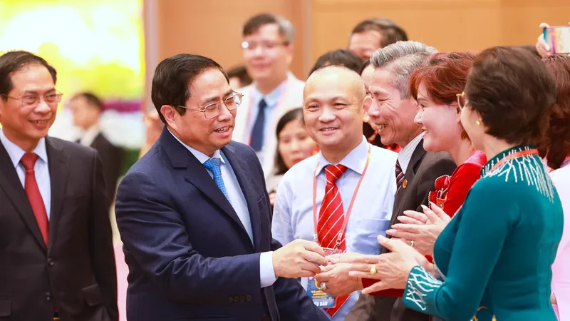 Thủ tướng Phạm Minh Chính gặp gỡ đoàn kiều bào tiêu biểu về tham dự chương trình "Xuân quê hương"
