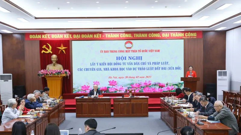 Ủy ban Trung ương MTTQ Việt Nam tổ chức lấy kiến chuyên gia về dự thảo Luật Đất đai (sửa đổi). Ảnh: VIẾT CHUNG