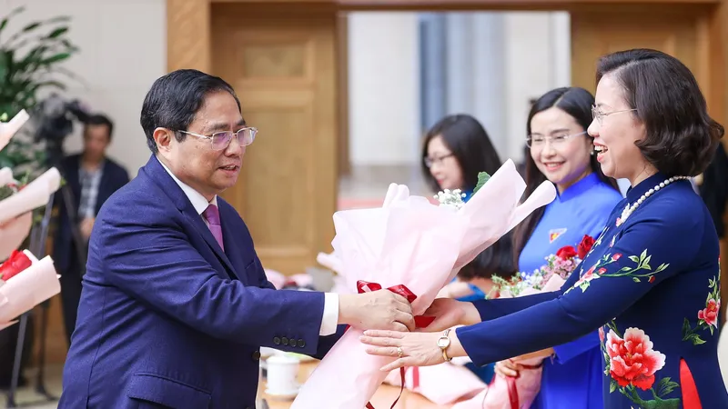 Thủ tướng: Phụ nữ là người giữ ấm, giữ lửa gia đình và đóng góp cho phát triển đất nước