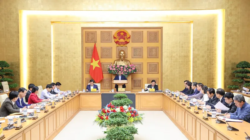 Thủ tướng Phạm Minh Chính họp với các bộ, ngành, địa phương để triển khai phương án đầu tư xây dựng một số tuyến đường cao tốc, sáng 12-3-2023. Ảnh: VIẾT CHUNG