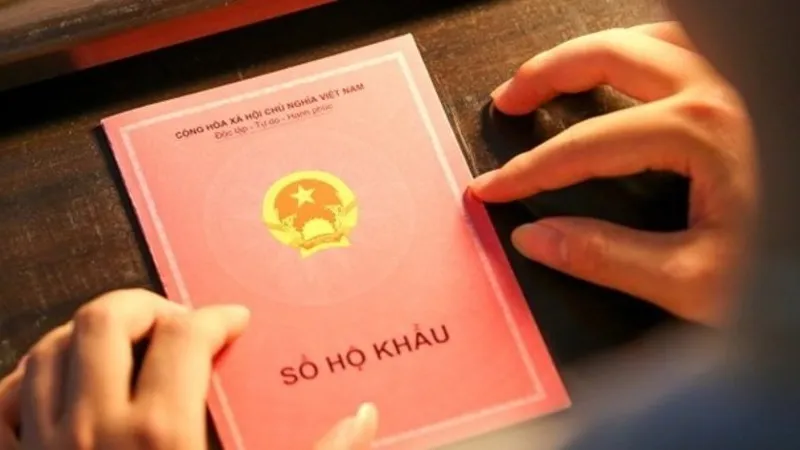 Không yêu cầu nộp, xuất trình sổ hộ khẩu, sổ tạm trú giấy khi thực hiện thủ tục hành chính về giáo dục