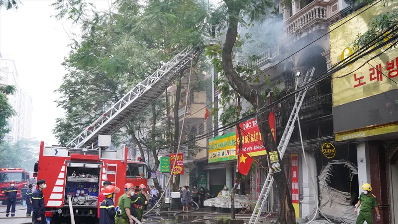 Hiện trường vụ cháy tại số 144 phố Văn Cao, quận Ngô Quyền, TP Hải Phòng