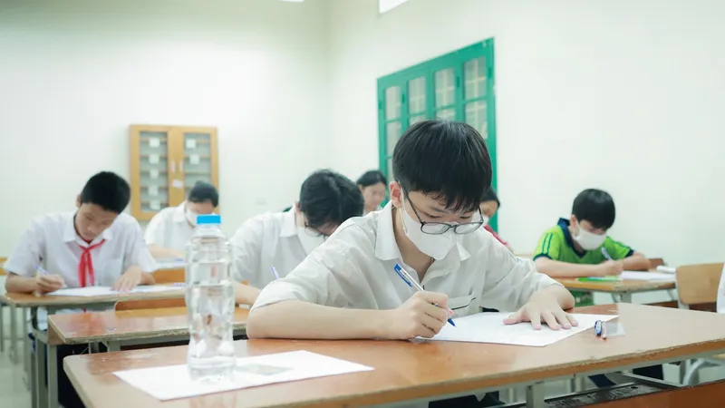 Thí sinh dự thi kỳ thi tuyển sinh vào lớp 10 THPT công lập năm học 2023-2024, tại Hà Nội. Ảnh: VIẾT CHUNG