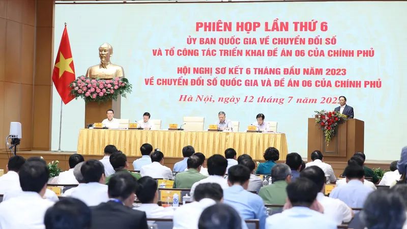 Thủ tướng Phạm Minh Chính chủ trì hội nghị sơ kết 6 tháng đầu năm 2023 về chuyển đổi số quốc gia. Ảnh: QUANG PHÚC