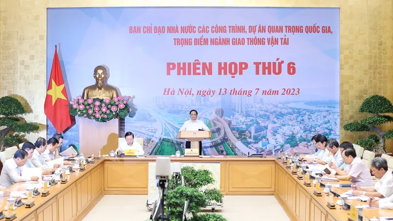 Thủ tướng Phạm Minh Chính chủ trì họp Ban chỉ đạo Nhà nước các công trình, dự án quan trọng quốc gia, trọng điểm ngành GTVT. Ảnh: VIẾT CHUNG
