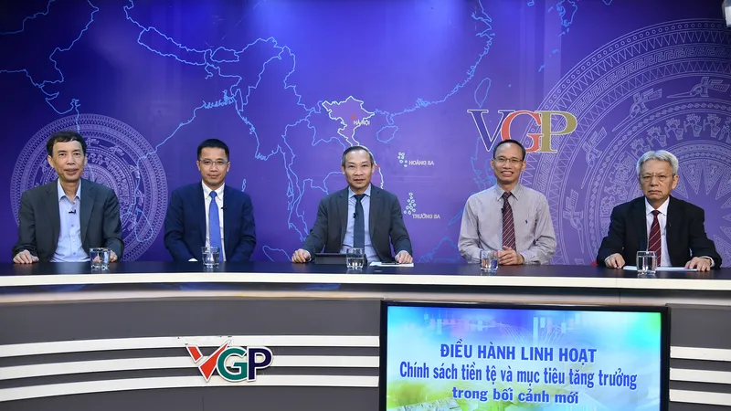 Các vị khách mời tham dự tọa đàm