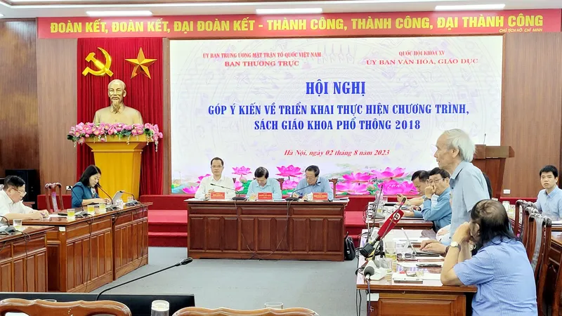 Hội nghị góp ý về triển khai thực hiện chương trình, sách giáo khoa phổ thông 2018.