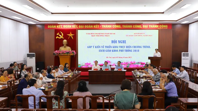 Hội nghị góp ý về triển khai thực hiện chương trình, sách giáo khoa 