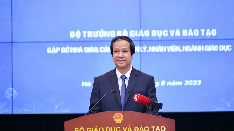 Bộ trưởng Bộ GD-ĐT Nguyễn Kim Sơn gặp gỡ giáo viên, cán bộ quản lý ngành giáo dục