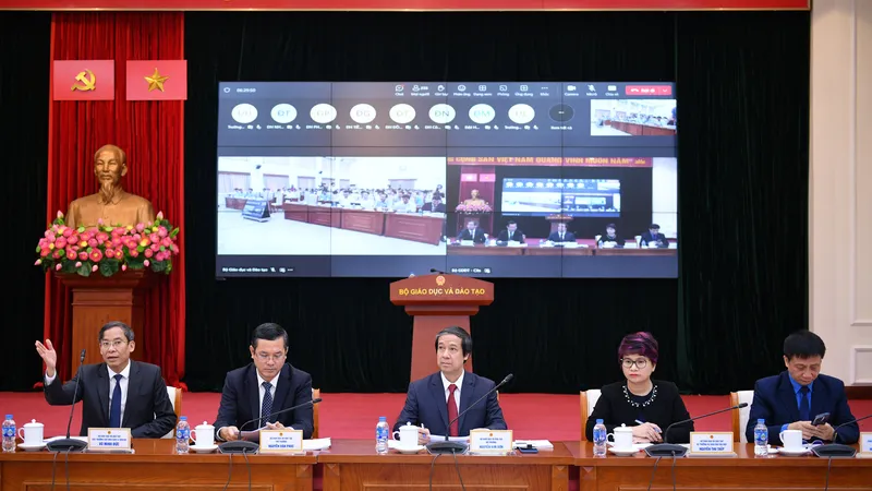 Bộ trưởng Bộ GD-ĐT gặp gỡ cán bộ, giảng viên đại học