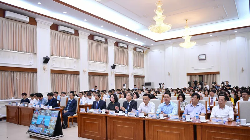 Các đại biểu tham dự buổi gặp gỡ tại điểm cầu Bộ GD-ĐT