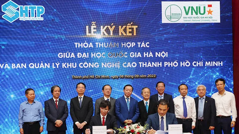 ĐHQGHN và Ban Quản lý khu công nghệ cao TPHCM hợp tác trong lĩnh vực điện tử và vi mạch bán dẫn