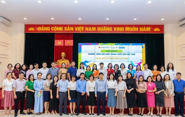 Đại diện lãnh đạo Bộ GD-ĐT, nhà tài trợ, các đơn vị thụ hưởng dự án tại lễ khởi động 