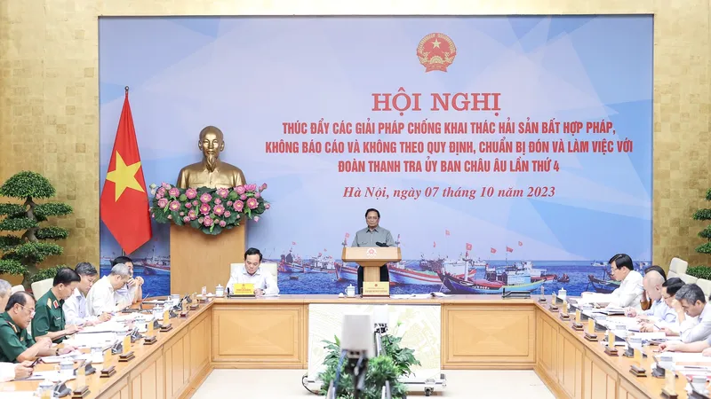 Thủ tướng Phạm Minh Chính chủ trì hội nghị trực tuyến về chống khai thác hải sản bất hợp pháp. Ảnh: VIẾT CHUNG