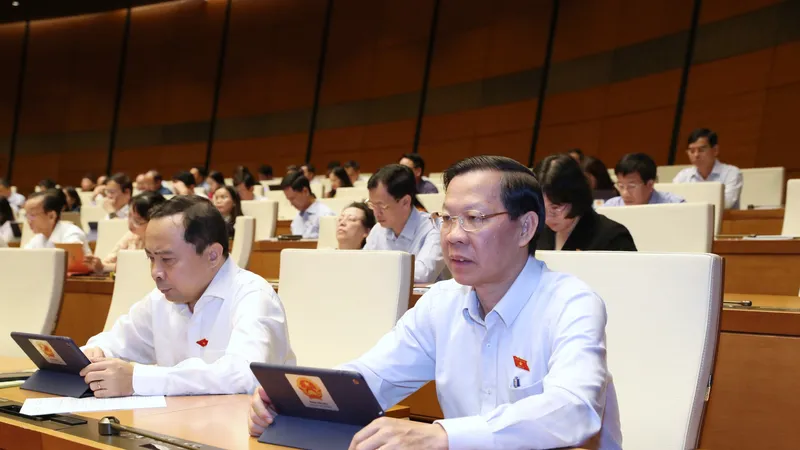 Các đại biểu dự phiên họp sáng 31-10. Ảnh: QUANG PHÚC
