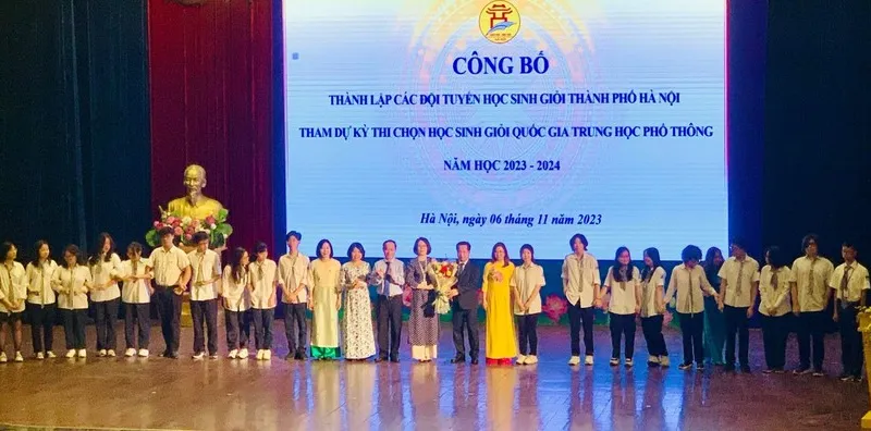 Lễ công bố thành lập các đội tuyển học sinh giỏi TP Hà Nội tham dự kỳ thi chọn học sinh giỏi quốc gia 