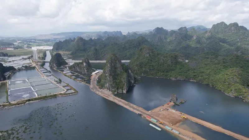 Dự án khu đô thị 10B ở phường Quang Hanh, TP Cẩm Phả đang xâm hại vịnh Hạ Long