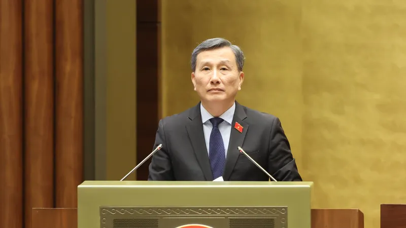Chủ nhiệm Ủy ban Khoa học, Công nghệ và Môi trường của Quốc hội Lê Quang Huy trình bày Báo cáo tóm tắt giải trình, tiếp thu, chỉnh lý dự thảo Luật Tài nguyên nước (sửa đổi). Ảnh QUANG PHÚC