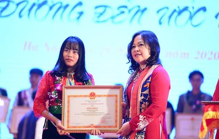 Tuyên dương học sinh, sinh viên, thanh niên dân tộc thiểu số có thành tích xuất sắc