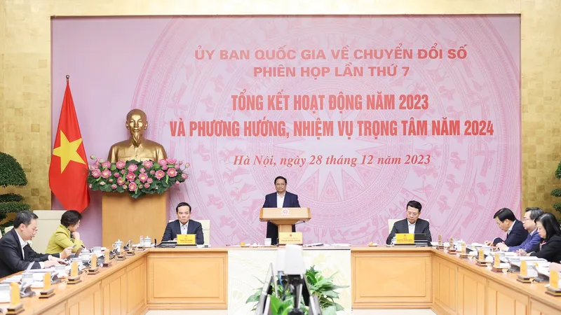 Thủ tướng Phạm Minh Chính chủ trì và phát biểu tại phiên họp thứ 7 của Ủy ban Quốc gia về chuyển đổi số, chiều 28-12. Ảnh: VIẾT CHUNG